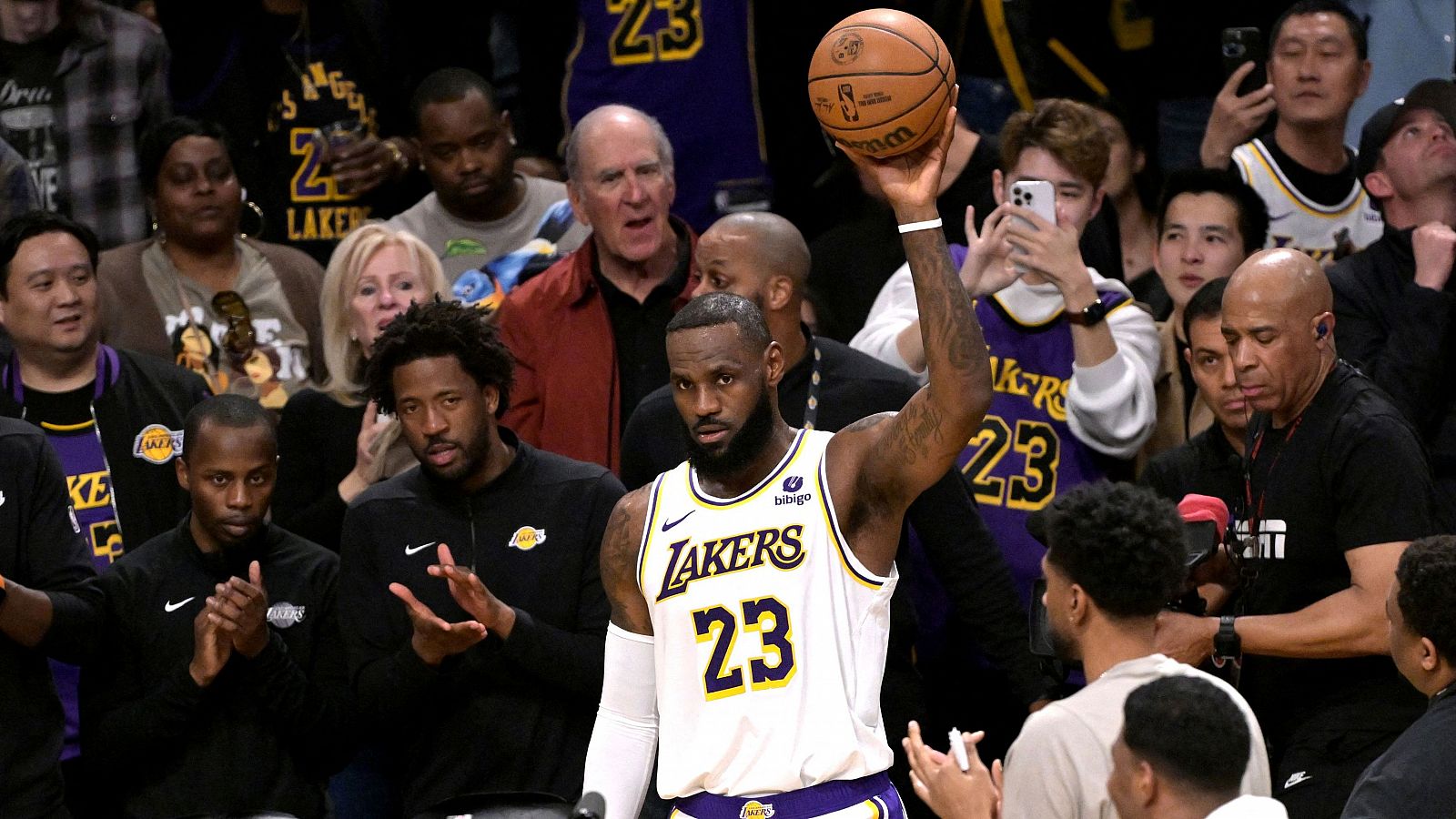 LeBron James hace historia al alcanzar los 40.000 puntos en la NBA