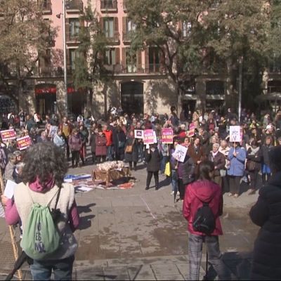 L'Informatiu - Concentració per reclamar la igualtat en l'àmbit de l'Església