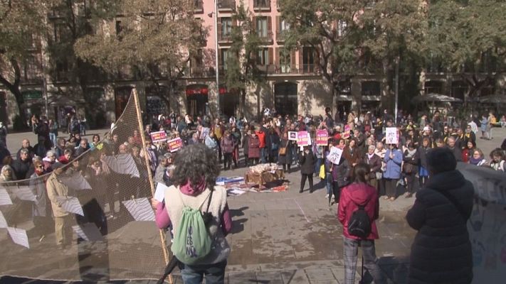 Concentració per reclamar la igualtat en l'àmbit de l'Església