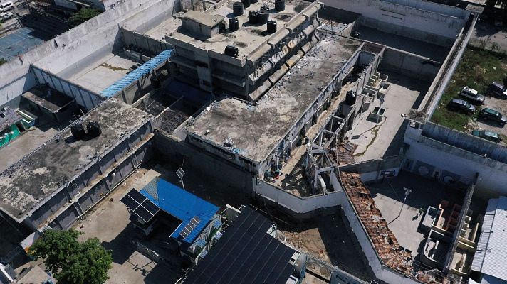 Telediario Fin de Semana - Las bandas armadas asaltan la mayor cárcel de Puerto Príncipe, Haití