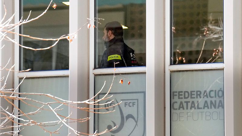 Los Mossos registran la sede de la Federación Catalana de Fútbol - Diario 24 | Ver