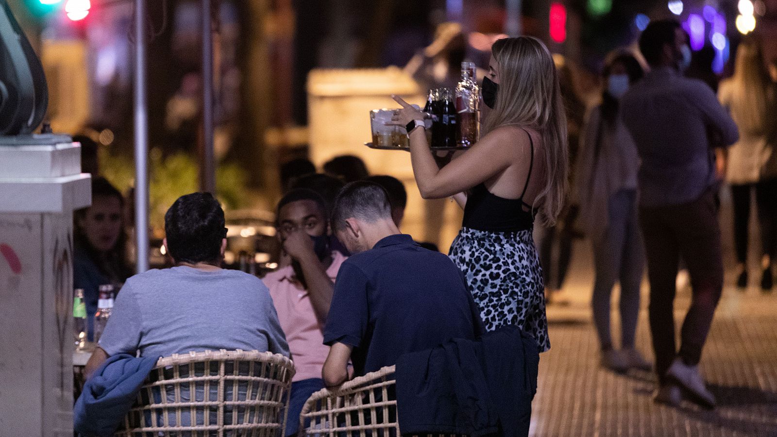 Hostelería de España y Cepyme rechazan la propuesta de Díaz de adelantar la hora de cierre de los restaurantes