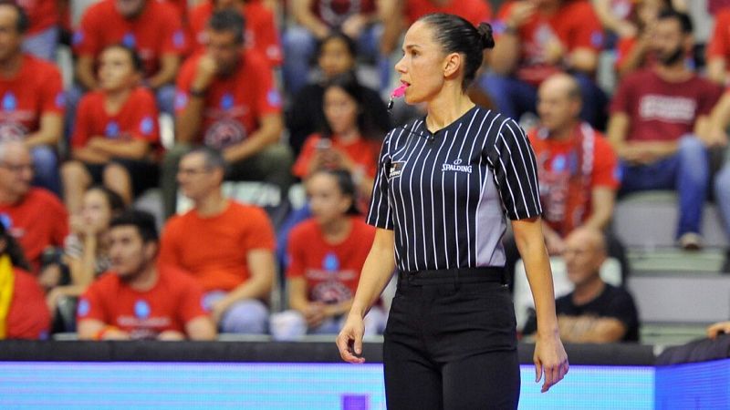 Esperanza Mendoza, rbitra ACB de baja por maternidad - Baloncesto en RTVE | Ver