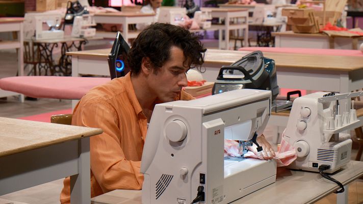 Maestros de la costura - El dardo de Ángel a Almudena: le quita tiempo para dárselo a Mario