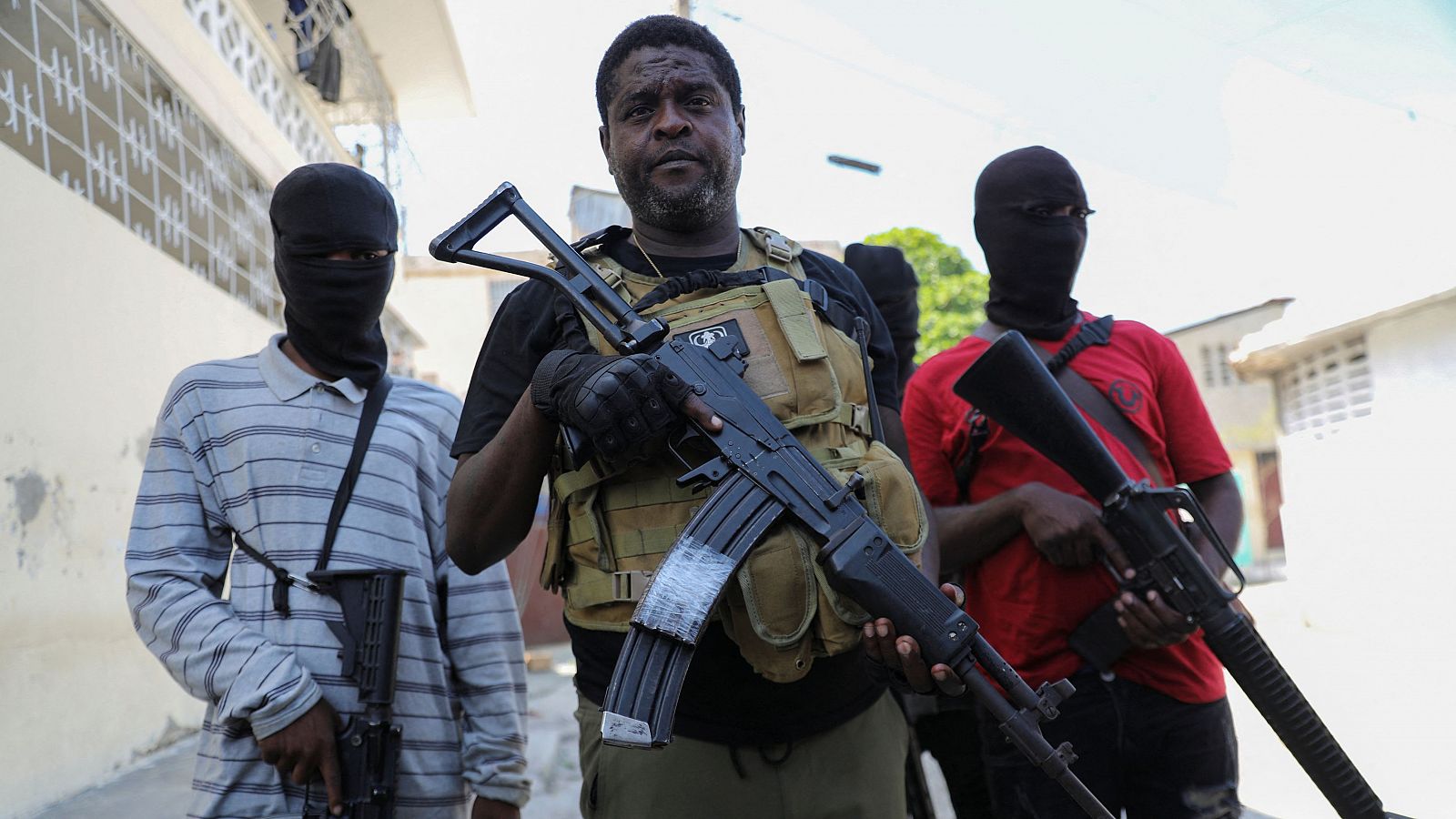 Jornada de caos y disparos en la capital de Haití para evitar la vuelta del presidente Ariel Henry