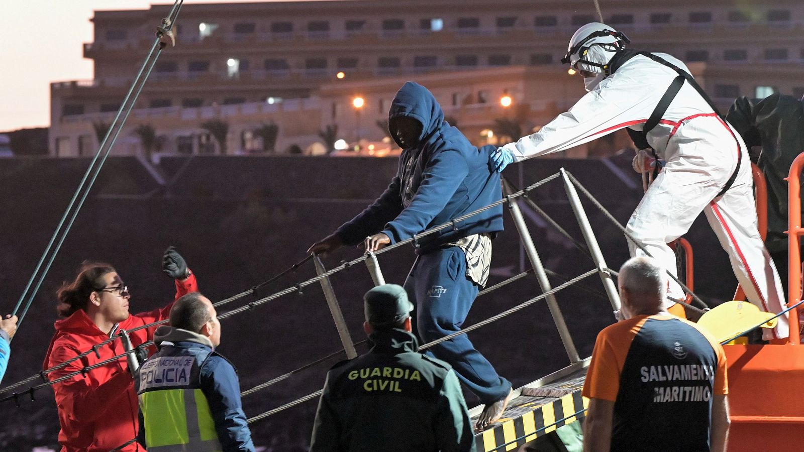 1.000 migrantes esperan en Canarias a que la fiscalía determine qué edad tienen