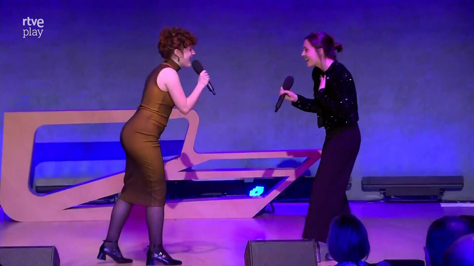 Premis Zapping - Actuació Anne Lukin i Maren: 'Acostumbrarme' - Especials en català | Veure