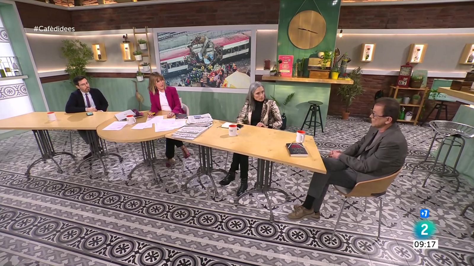 Gemma Nierga entrevista Jaume Alonso-Cuevillas. José Mota presenta la pel·lícula 'Por tus muertos'. I Víctor Sampedro presenta el llibre 'Voces del 11-M'