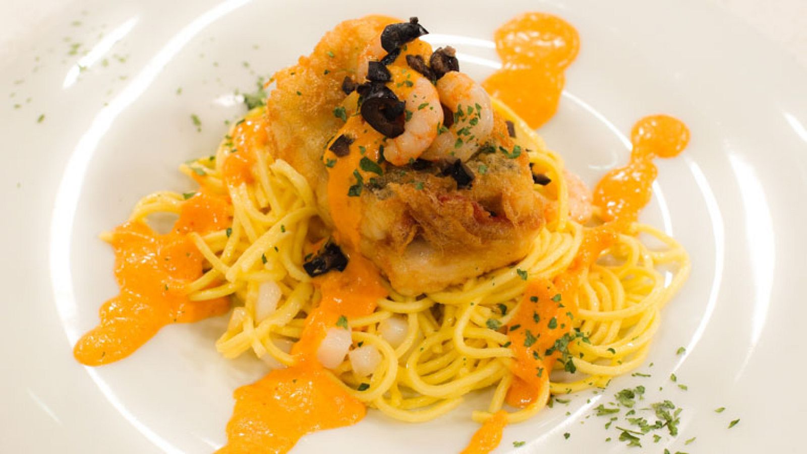 Saber cocinar - Pescadilla rellena con ensalada de pasta fresca y marisco