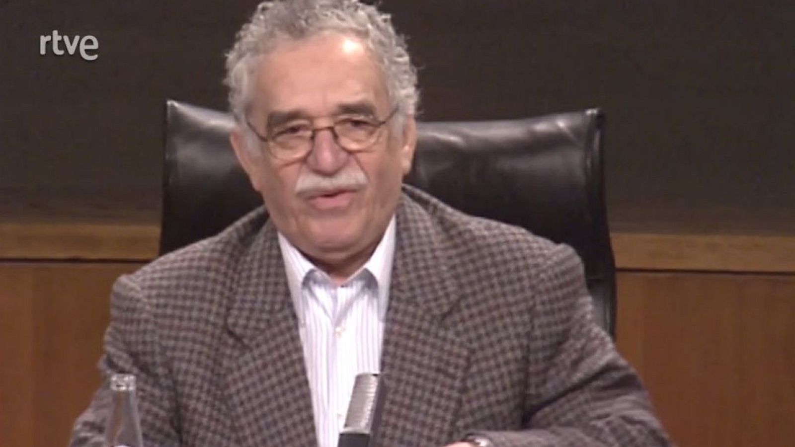 García Márquez lee el primer capítulo de su próxima novela - 18/3/1999 - Escritores en el Archivo de RTVE | Ver