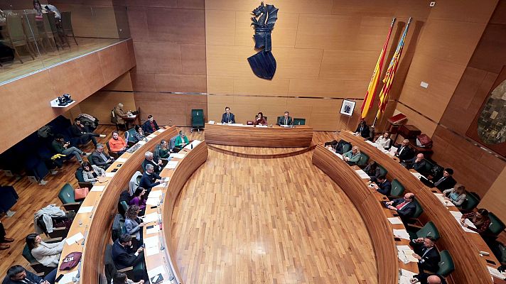 Telediario 1 - VOX impide en Valencia aprobar una moción de apoyo al 8M y se graba un vídeo cantando 'Viva España'