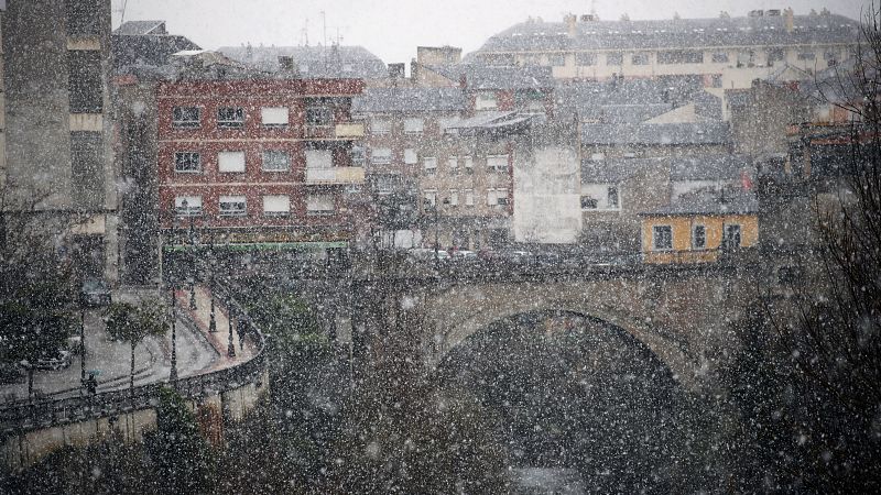 13 comunidades autónomas en alerta por nieve y viento | Ver