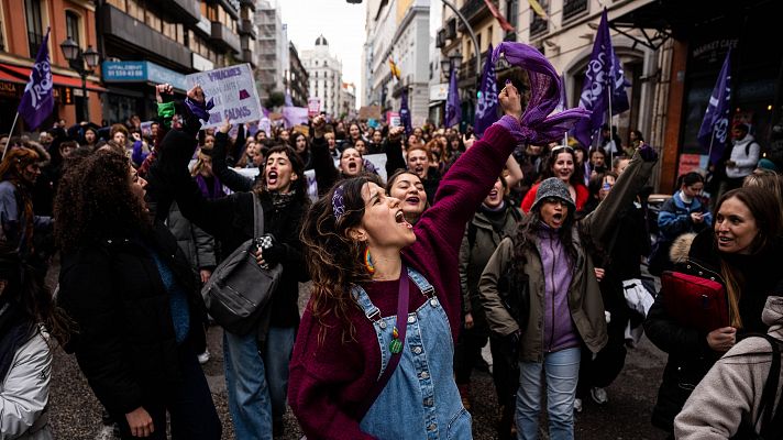 Estudiantes y trabajadoras se manifiestan desde la mañana este 8M