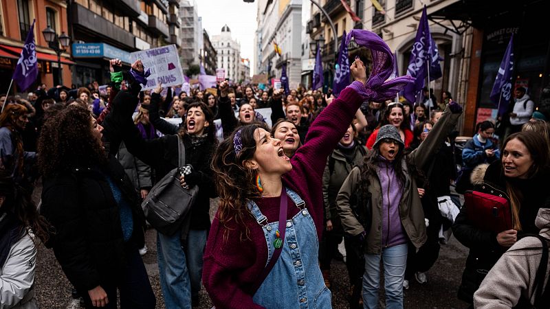 Estudiantes y trabajadoras se manifiestan desde la maana este 8M