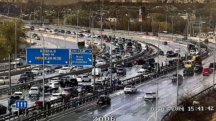 Fin de semana 24h - Un accidente múltiple en la A-3 implica a 30 vehículos en la entrada a Madrid