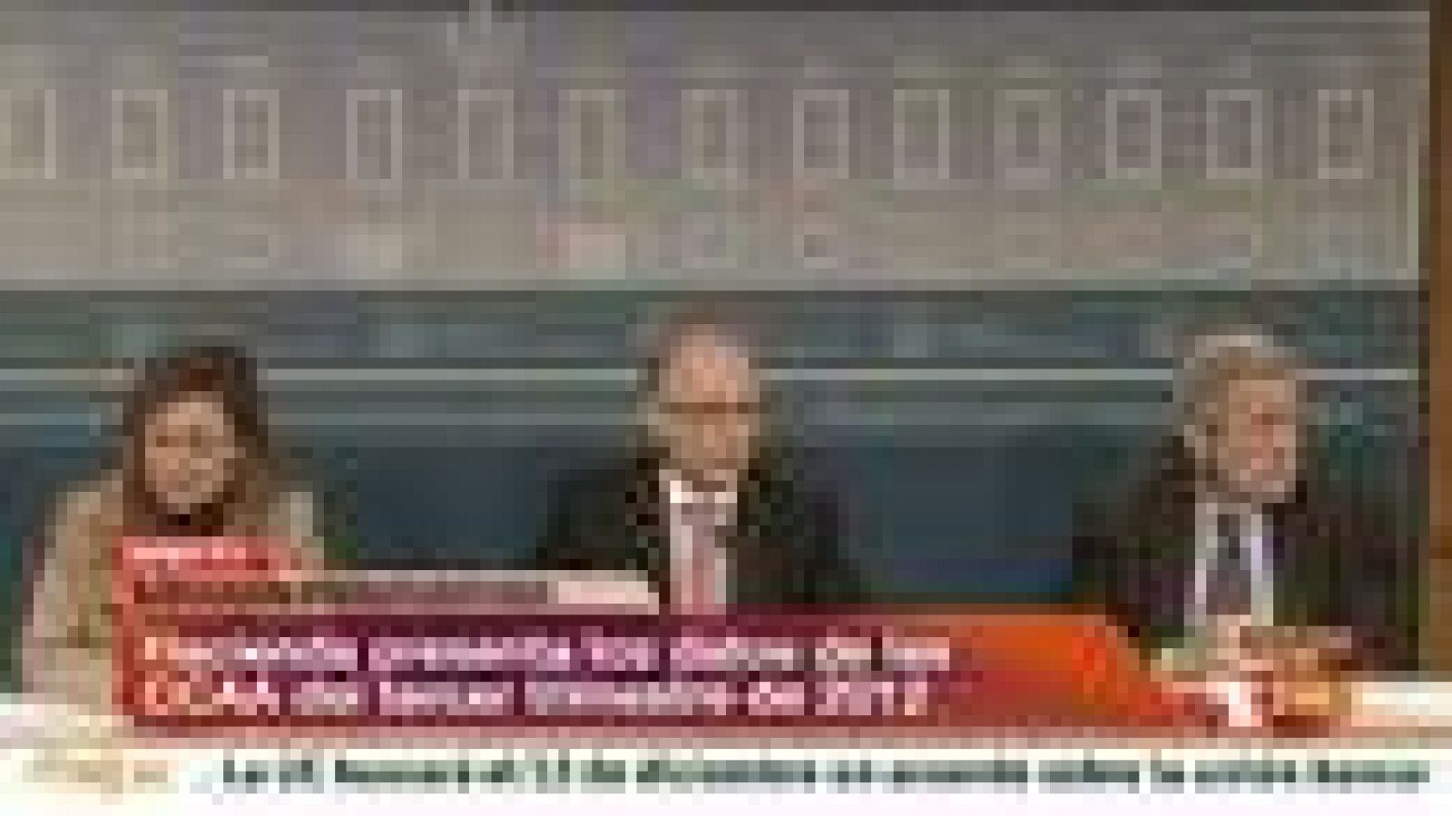 El ministro de Hacienda ha dicho que el Gobierno va a requerir que las Comunidades Autónomas cumplan con lo que se aprobó en el consejo de política fiscal y financiera y para ello va a enviar una carta a cada una en la que insistirá en la obligatoriedad de cumplir el objetivo de déficit.