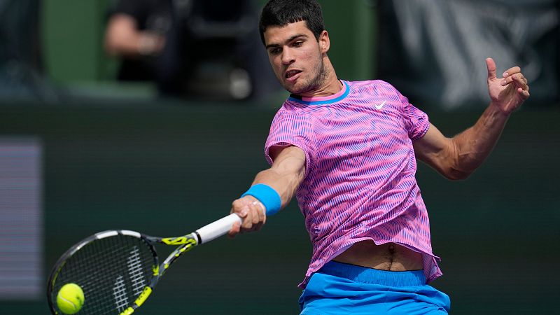Indian Wells: Carlos Alcaraz, a octavos arrollando a Auger-Aliassime | Ver