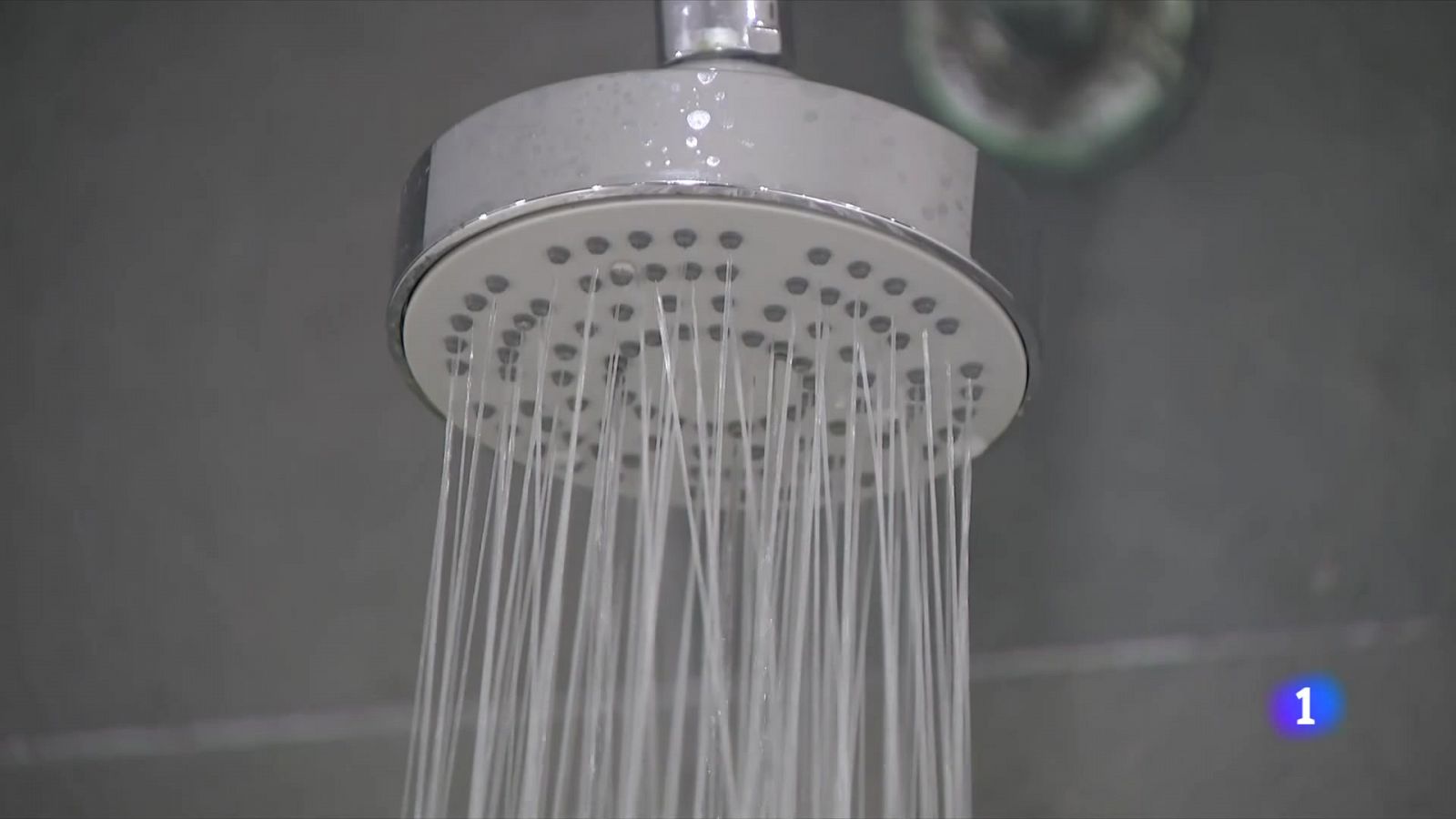 Baixa la pressió a set municipis de l'àrea de Barcelona - L'Informatiu | Veure