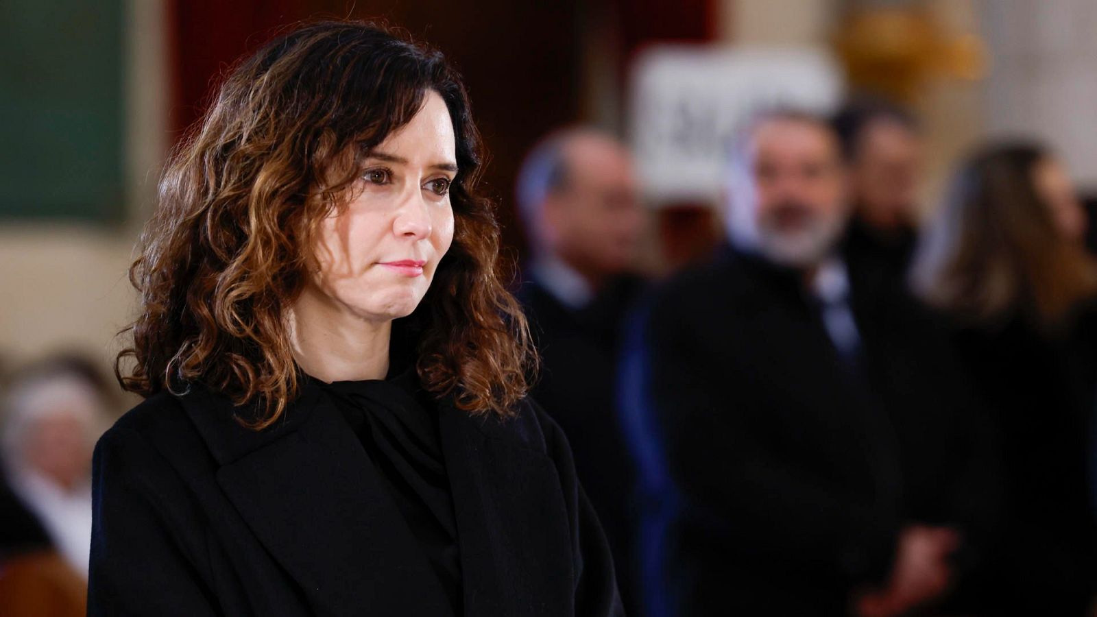 La Fiscalía denuncia a la pareja de Ayuso por fraude fiscal - Telediario 1 | Ver