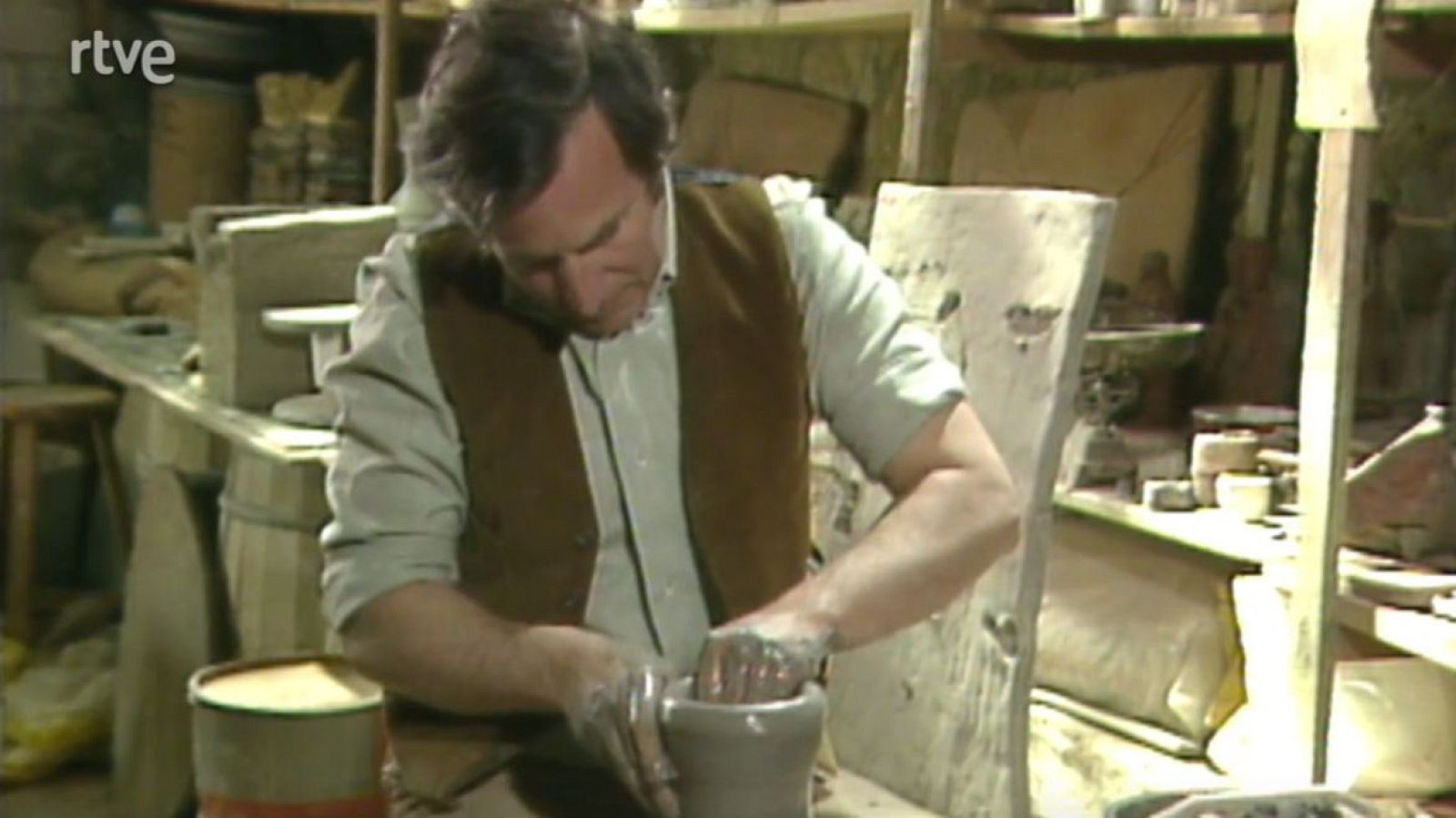 Joan Gardy Artigas - Crear i viure: Ceramistes, ara - Arxiu - Crear i viure | Veure