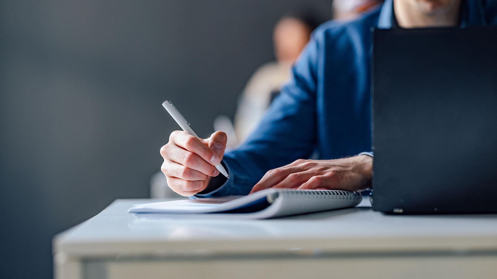 El uso de los móviles en clase impacta en el rendimiento universitario | Ver