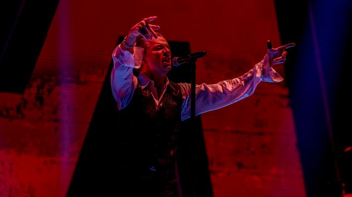 Depeche Mode actúa junto a la bailaora Belén López en su concierto en Madrid