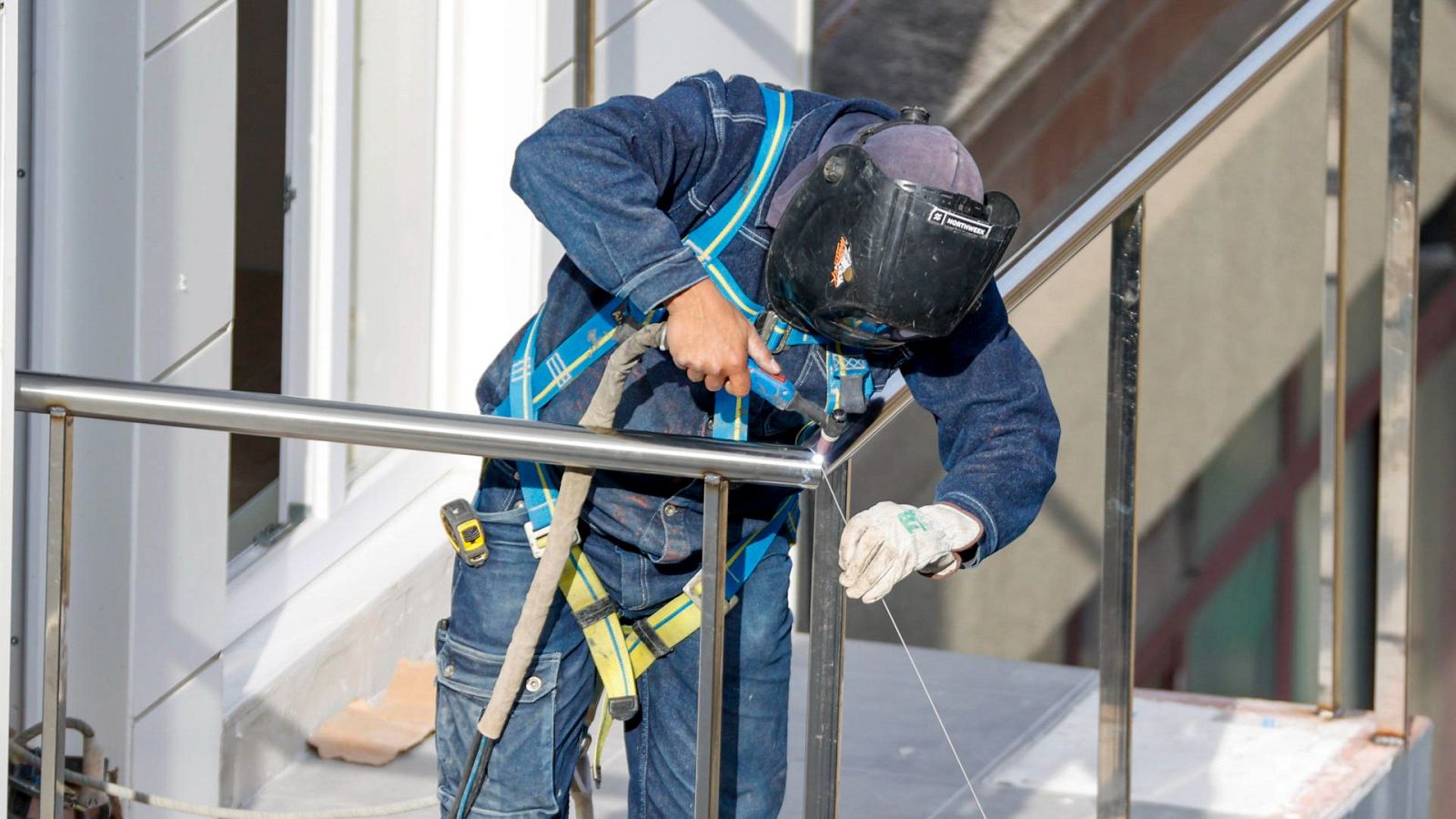 Se estudia adelantar la edad de jubilación en algunas profesiones | Ver