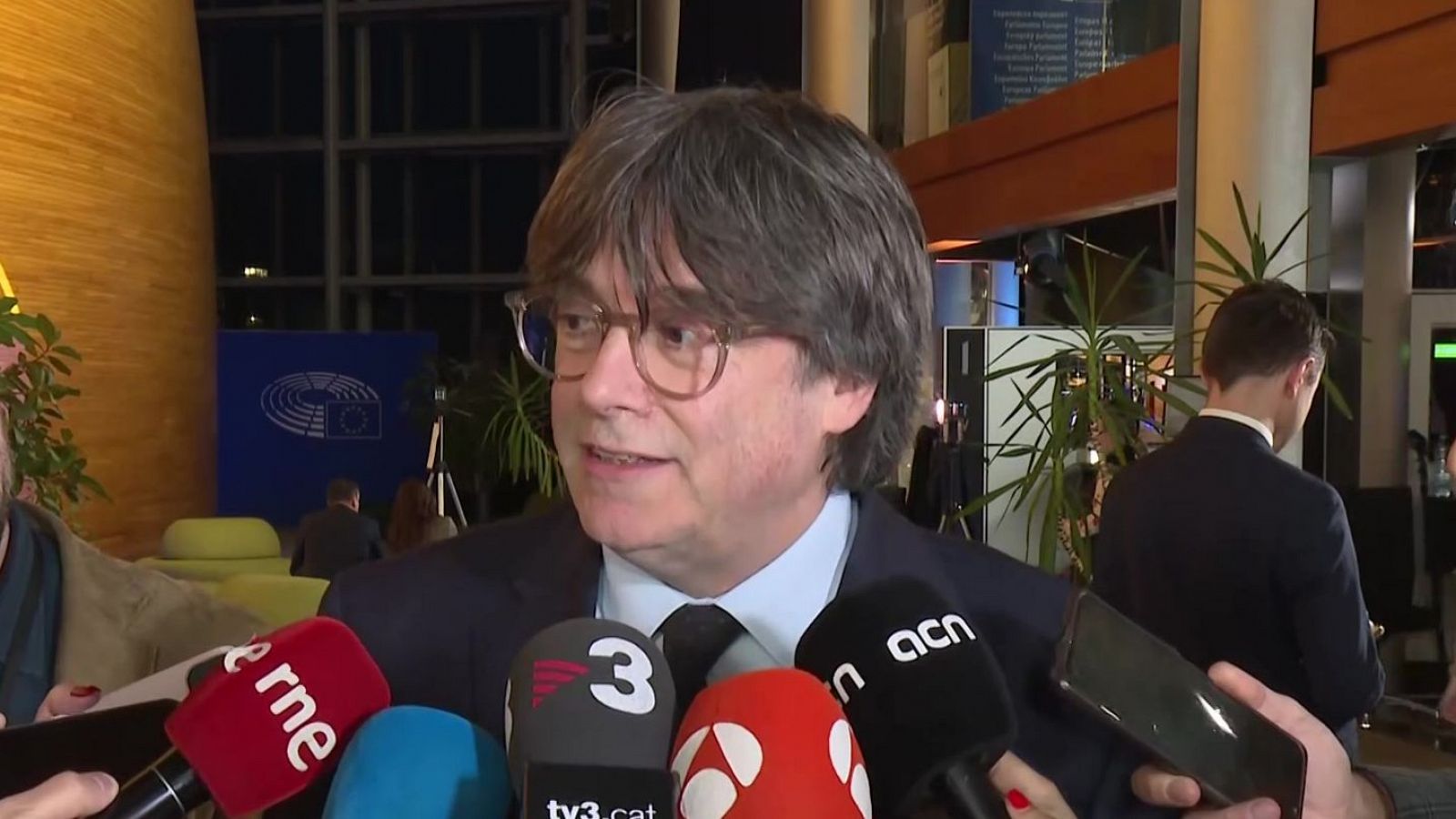 Puigdemont ve "evidente" que estará en el debate de investidura tras la convocatoria de elecciones en Cataluña - La tarde en 24h | Ver