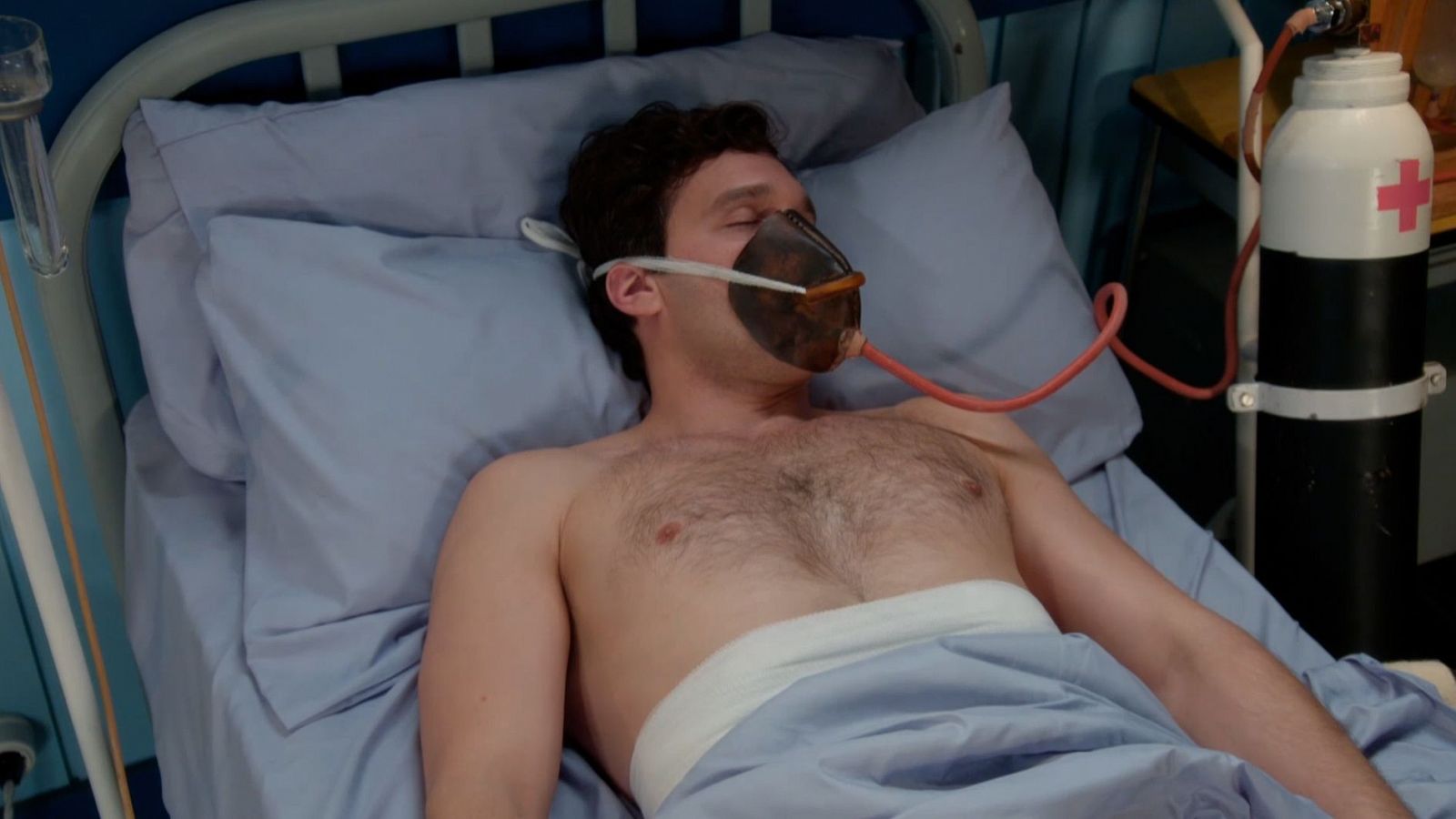 La Moderna: Íñigo se debate entre la vida y la muerte - Salón de té La Moderna | Ver