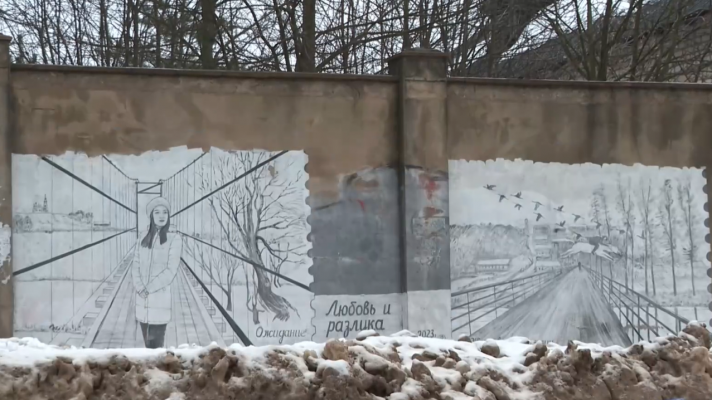 Un artista ruso decora los muros de su ciudad contra la guerra en Ucrania