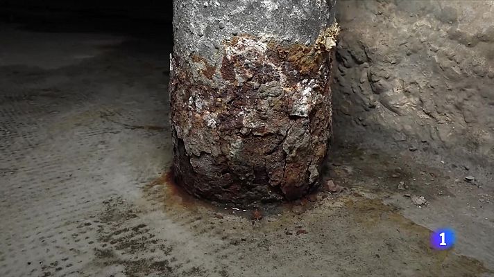 L'Informatiu - Excés d'aigua freàtica en un pàrquing de Sants-Montjuïc de Barcelona