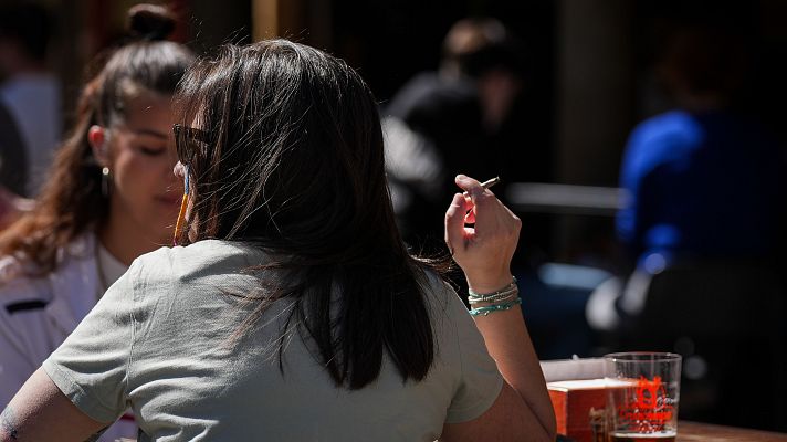 Sanidad y las comunidades se dan más tiempo para estudiar la ampliación de espacios libres de humo del plan antitabaco