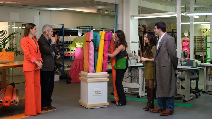 Maestros de la costura - Ana se enfrenta a la doble jefatura de taller en Maestros de la Costura