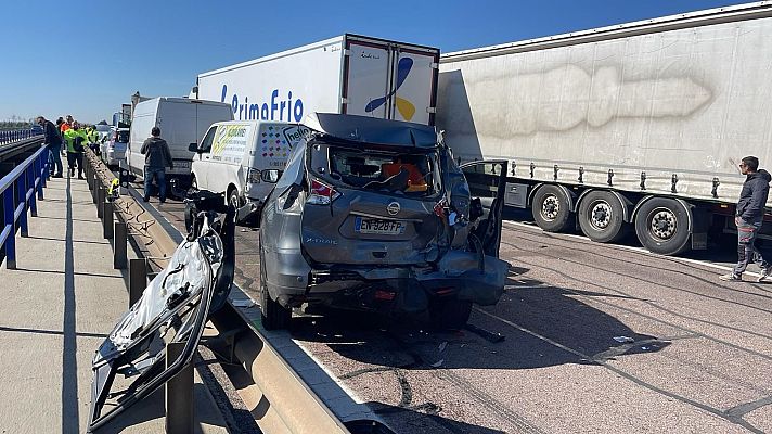 Informativo 24h - Un muerto en un accidente múltiple en Castellón con 40 vehículos implicados