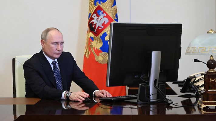 Telediario 2 - Putin continúa al frente en la intención de voto y sin rivales que le hagan frente
