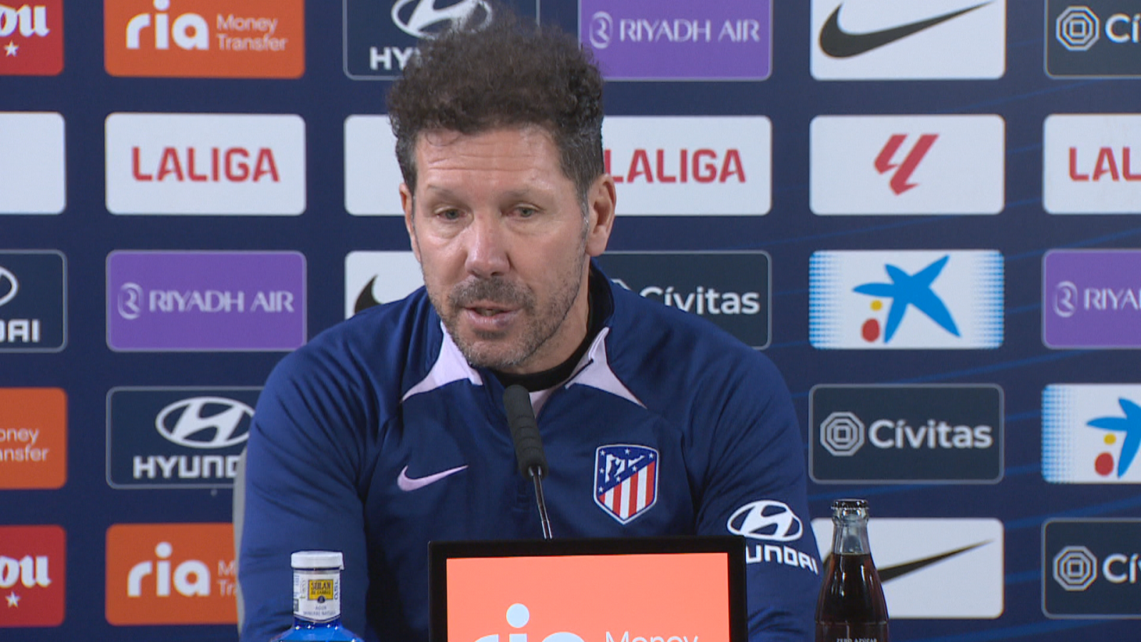 Simeone: "El Barcelona nos hizo daño los últimos partidos"