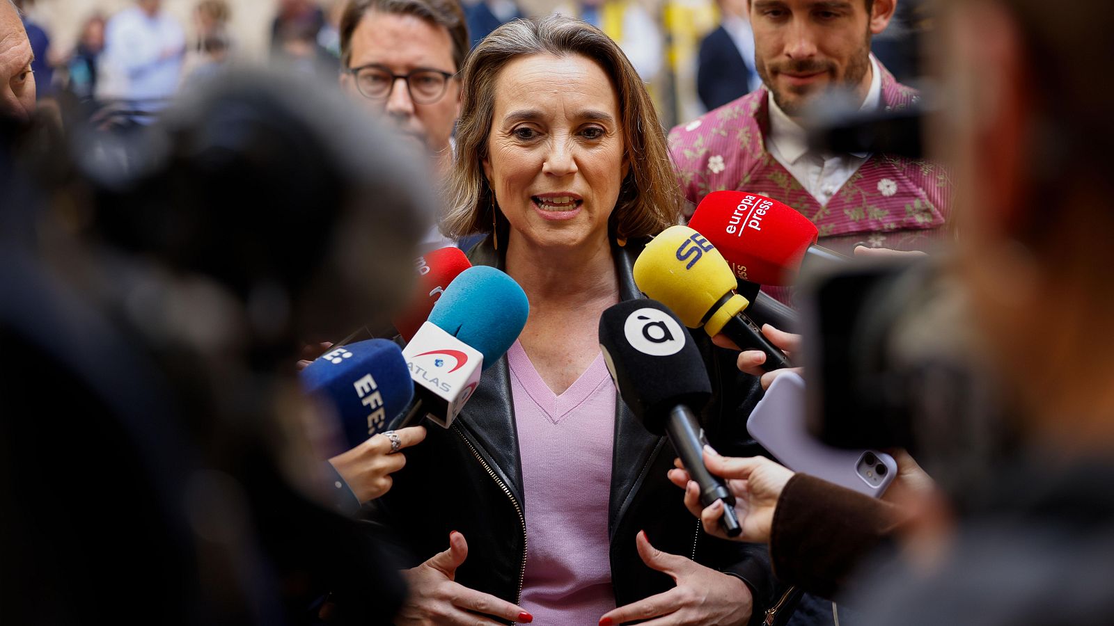 ERC fija al PSC como adversario mientras el PP tacha a Sánchez de "marioneta" | Ver