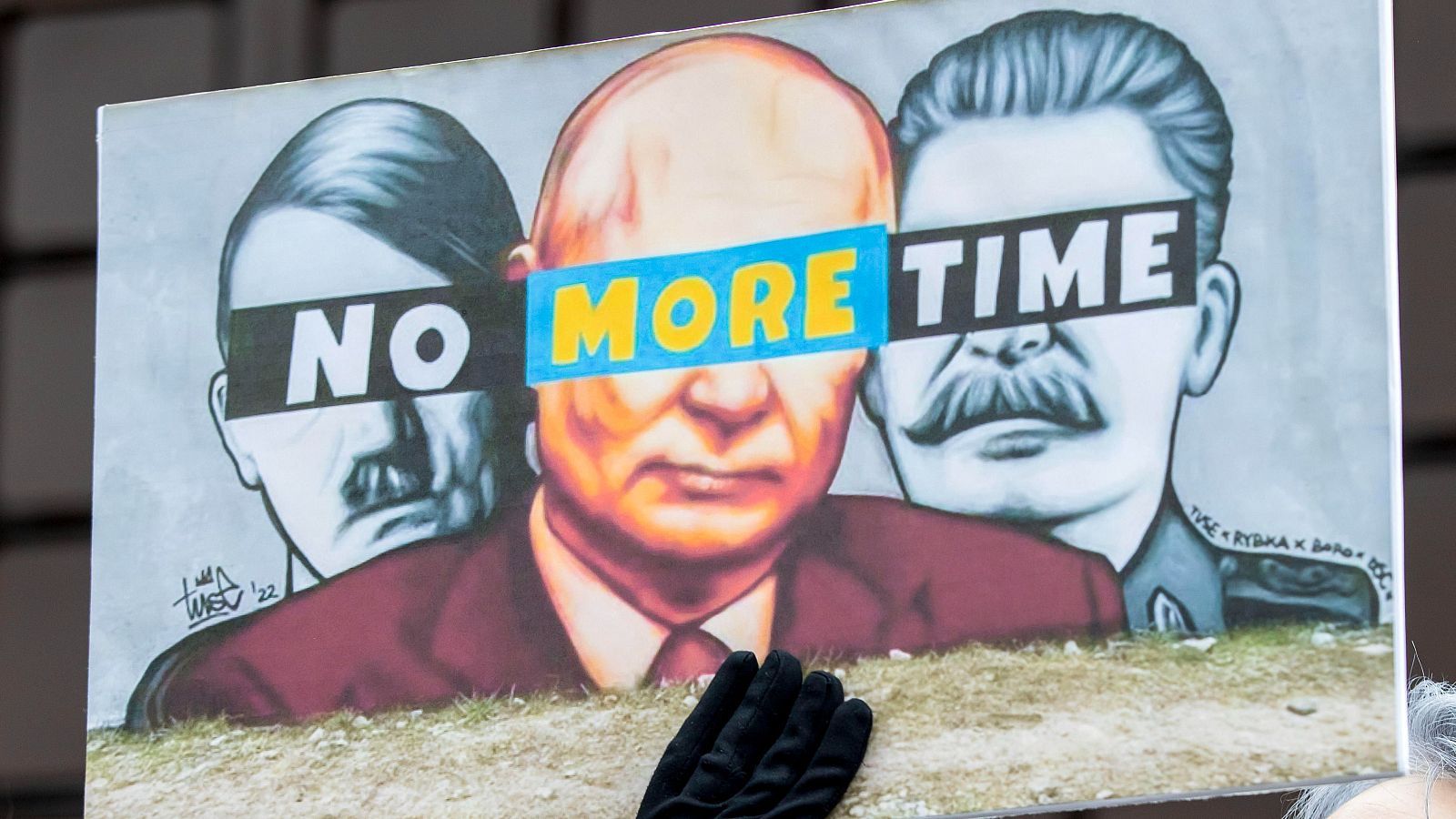 Protestas contra Putin a las puertas de las embajadas rusas | Ver