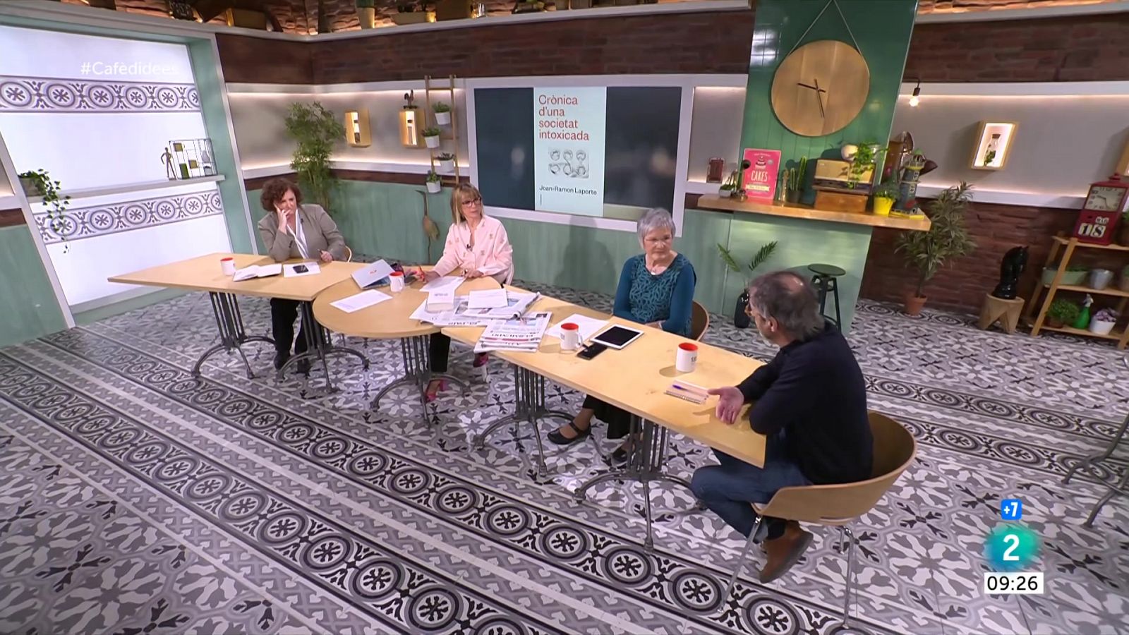 Gemma Nierga entrevista Xavi Martínez, portaveu d’UGT presons. Joan-Ramon Laporte presenta 'Crònica d'una societat intoxicada'. I parlem amb Anna Bosch