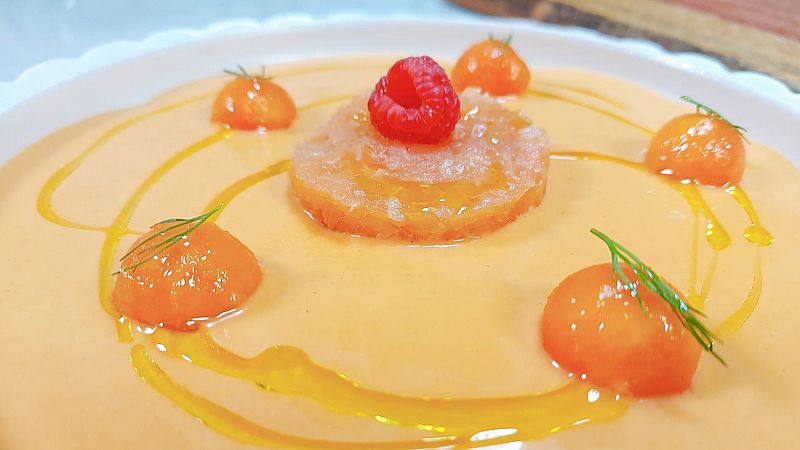 Receta de gazpacho de frutos rojos con tartar de salmn del chef Sergio Fernndez