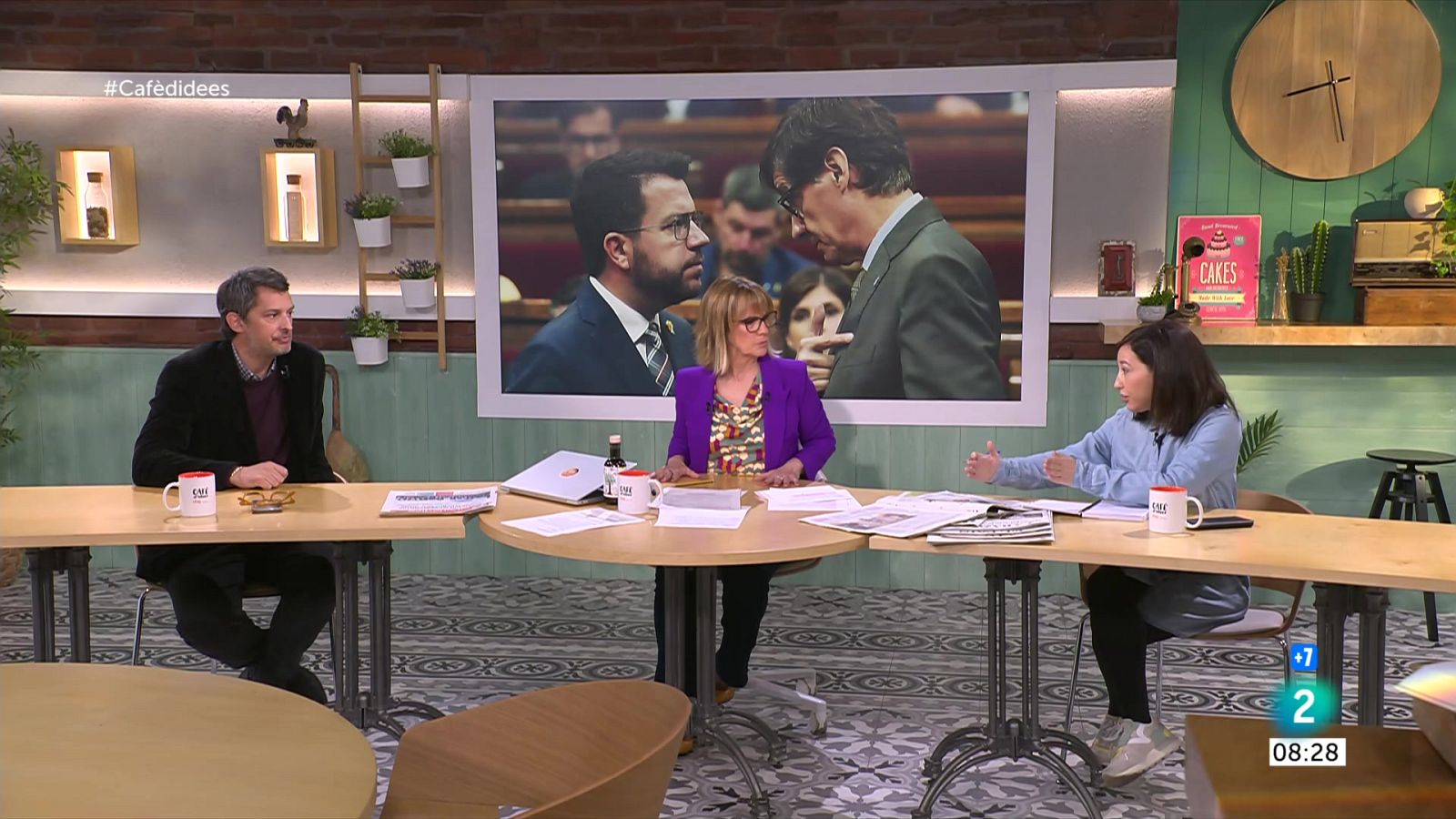 Gemma Nierga entrevista Lluïsa Moret. Parlem amb la síndica de greuges Esther Giménez-Salinas. I parlem de la nova versió d''Alegría' del Cirque du Soleil