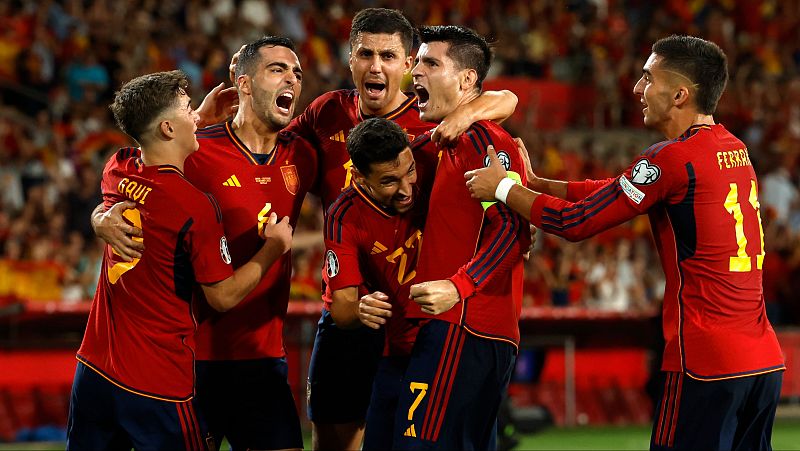 La selección de fútbol masculina española se enfrenta a Colombia en un partido amistoso. Hoy viernes 22 de marzo a las 21.25 horas en La 1 y RTVE Play.