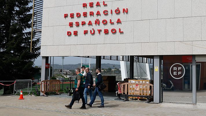 Telediario 1 - La RFEF expedienta a los directivos detenidos y se personará en la causa de la Supercopa
