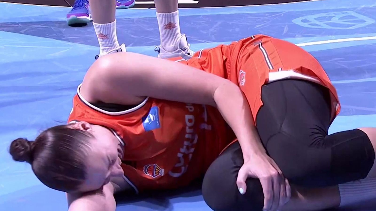 Raquel Carrera se lesiona en los cuartos de la Copa de la Reina - Baloncesto en RTVE | Ver