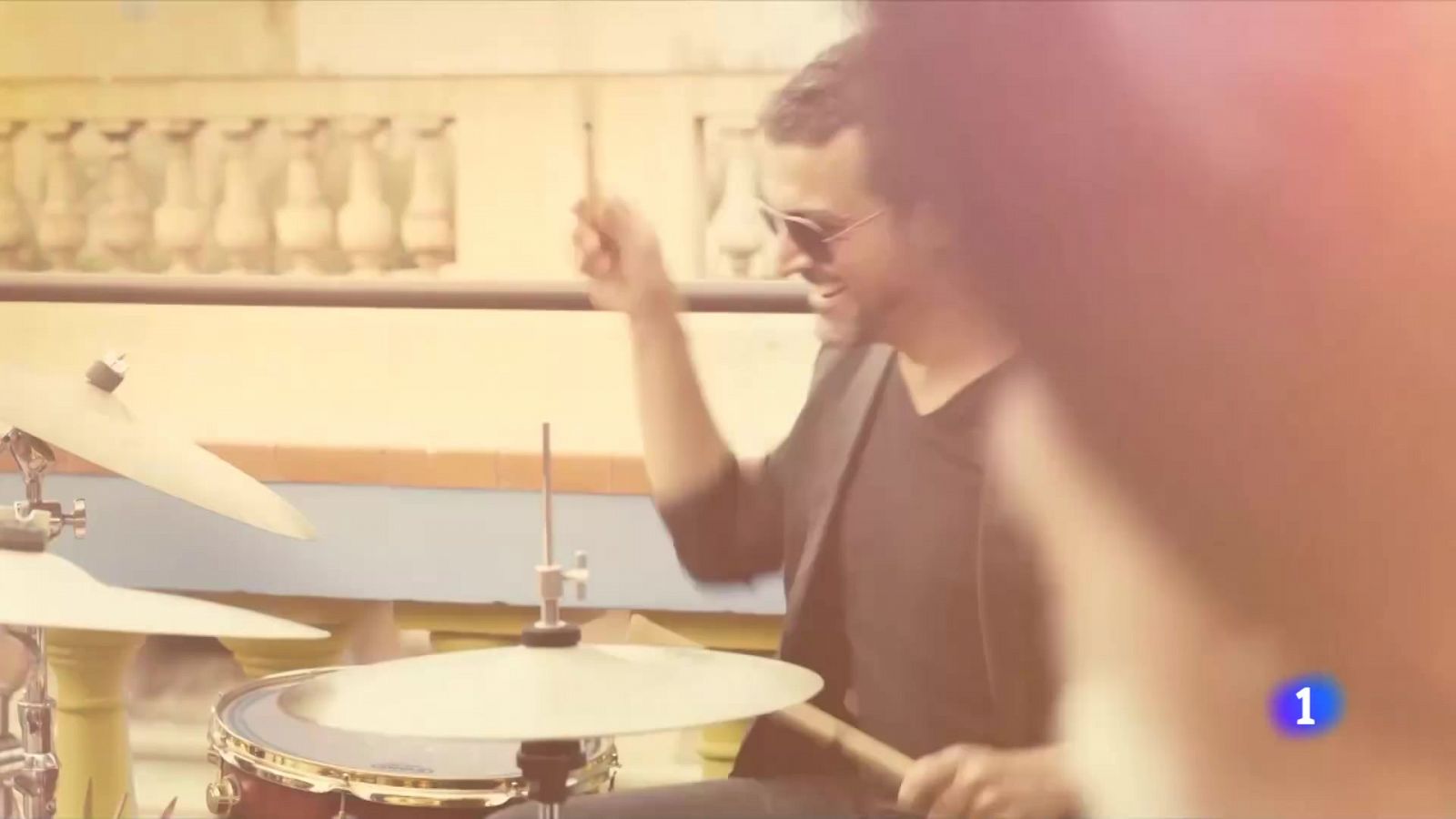 El llegat de Pau Donés ressona de nou damunt dels escenaris - L'Informatiu | Veure