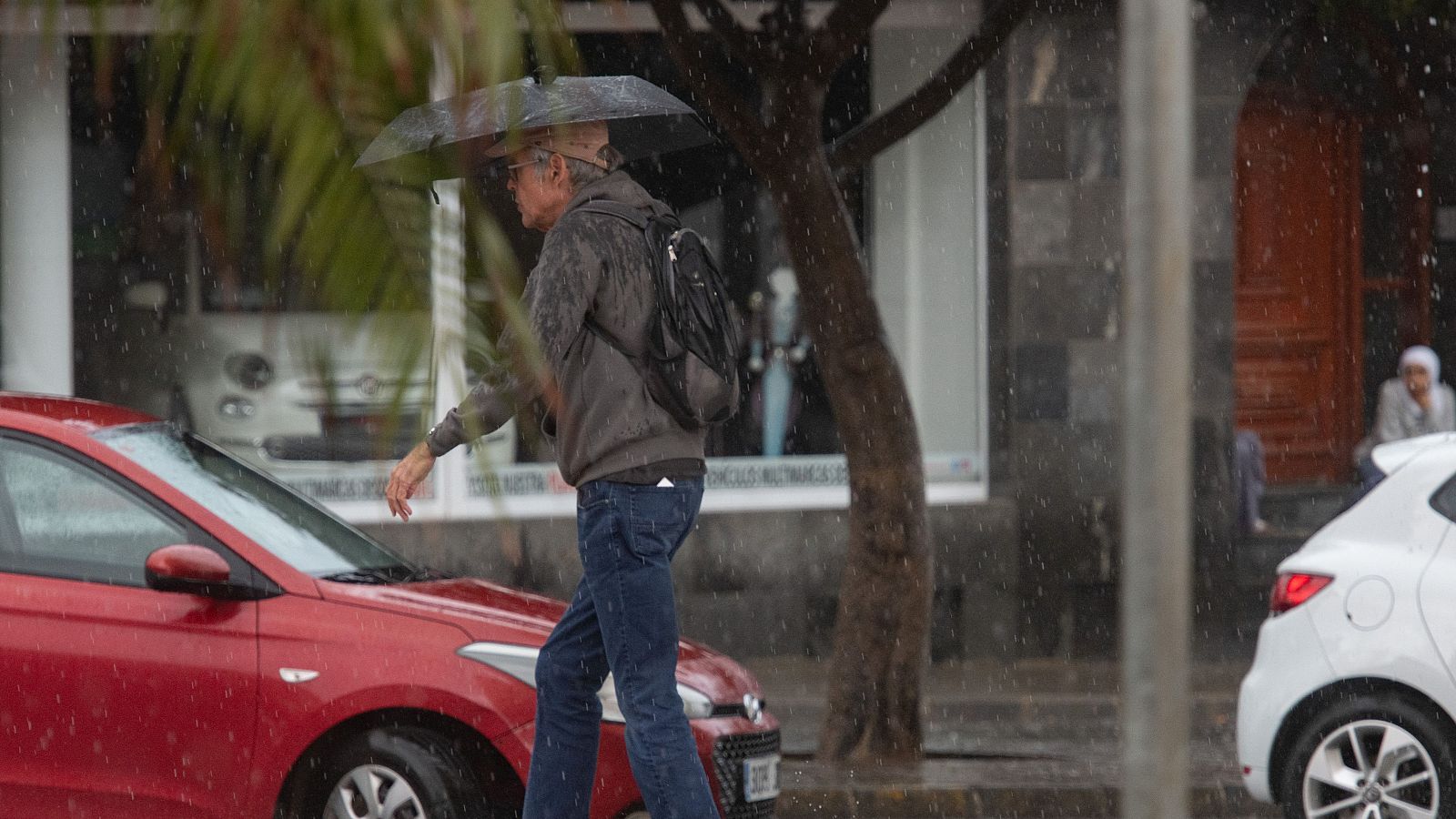 Chubascos localmente fuertes en Canarias y temperaturas en descenso - El tiempo | Ver