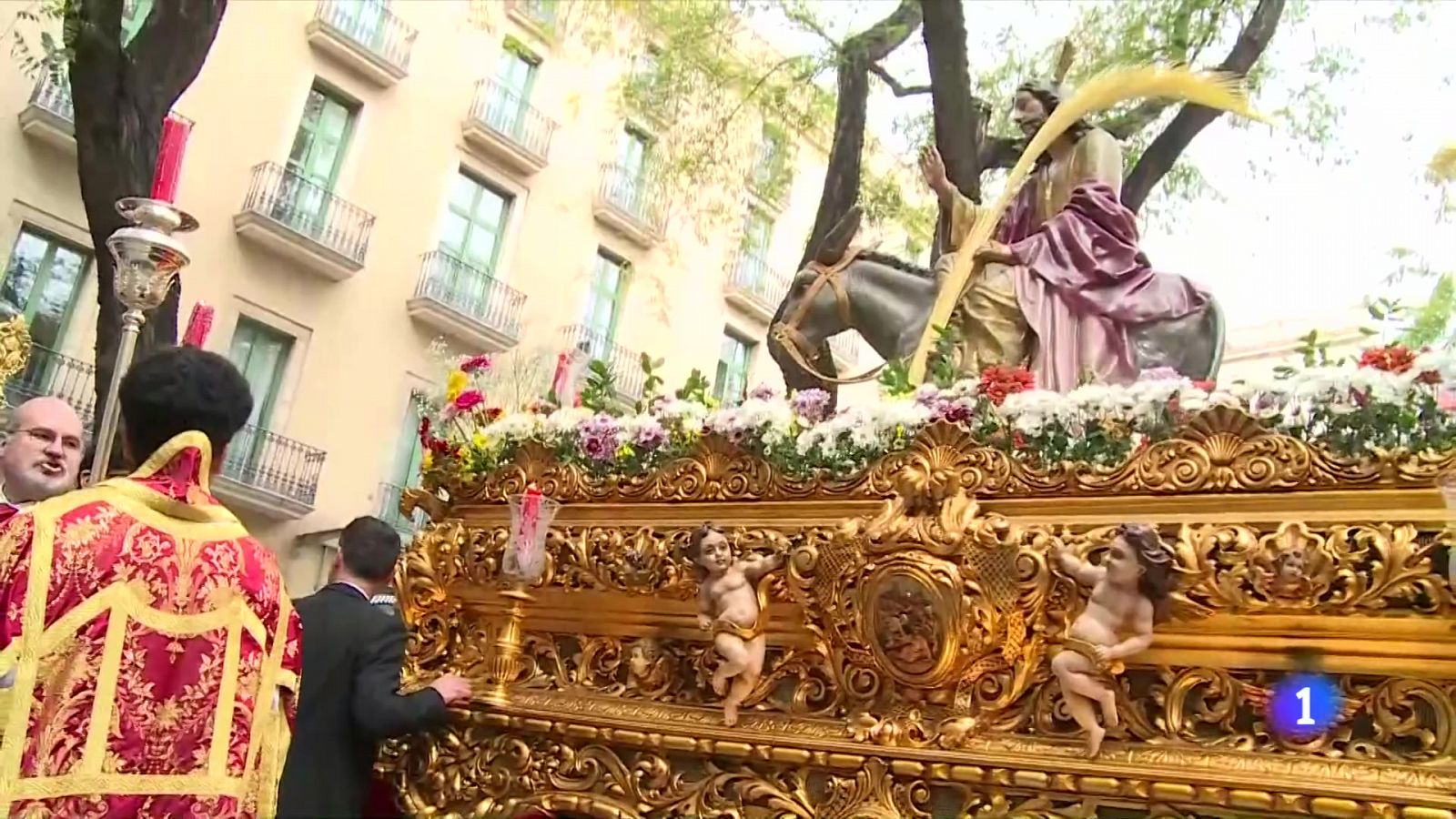 Tradicions per Setmana Santa: de la benedicció de les palmes a les processons - L'Informatiu | Veure