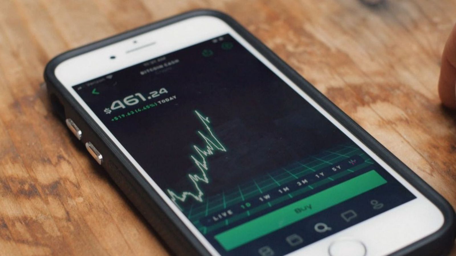 Joves que inverteixen per fer créixer els estalvis - L'Informatiu | Veure