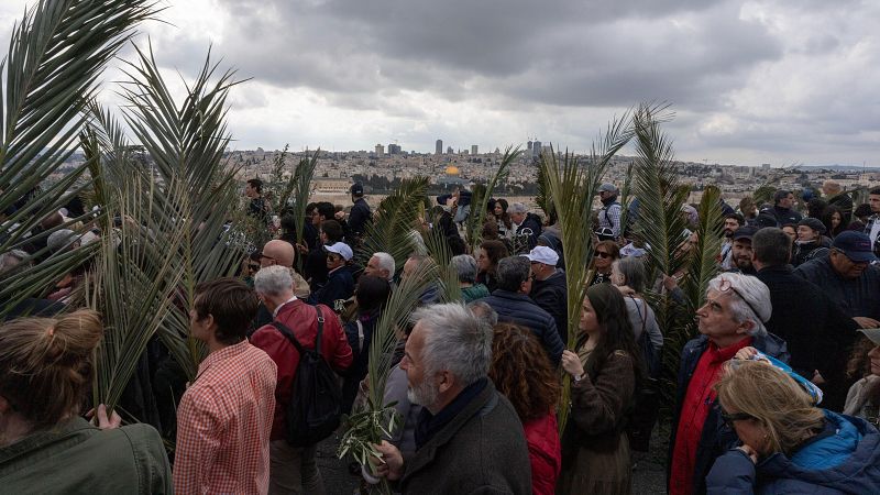 Procesión del Domingo de Ramos en Jerusalén con la guerra en Gaza como telón de fondo