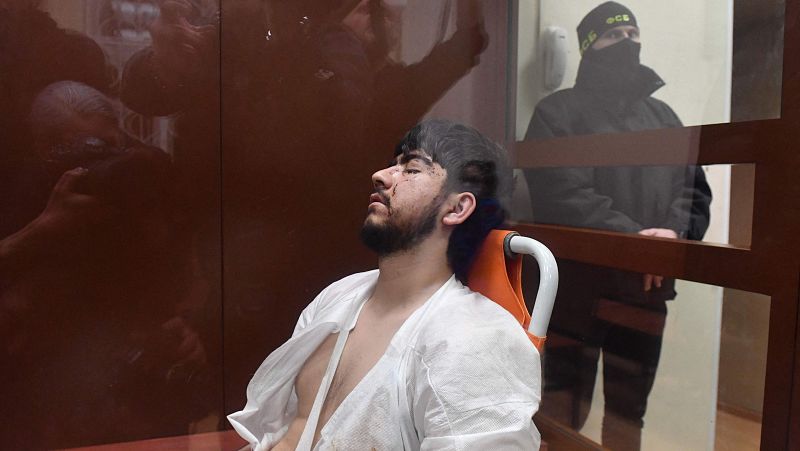 Atentado en Moscú: Los detenidos comparecen ante el juez visiblemente maltratados | Ver